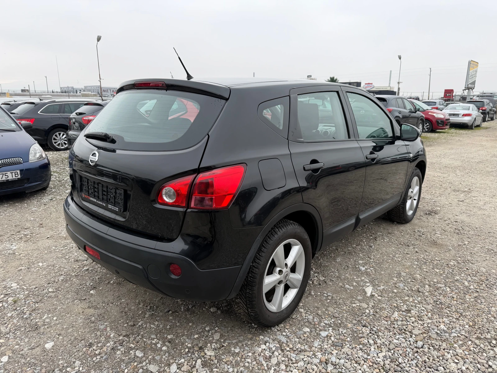 Nissan Qashqai 2.0  4X4 - изображение 5