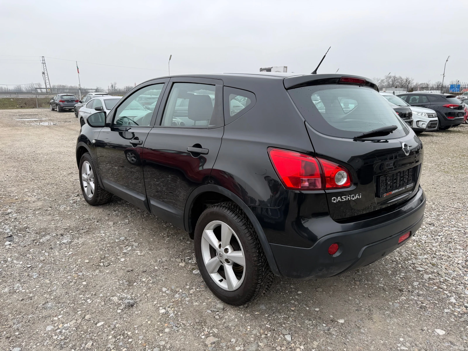 Nissan Qashqai 2.0  4X4 - изображение 7