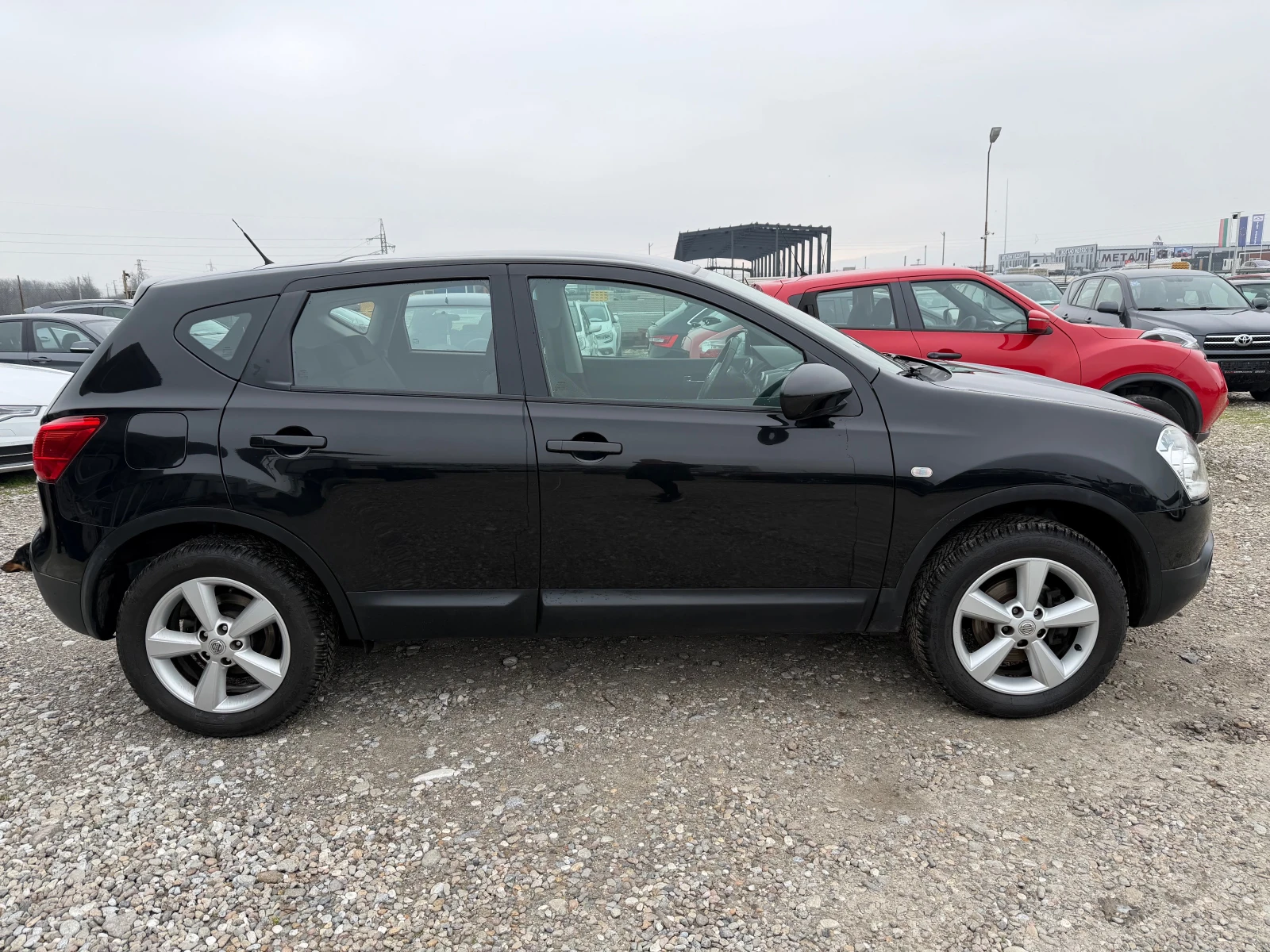 Nissan Qashqai 2.0  4X4 - изображение 4