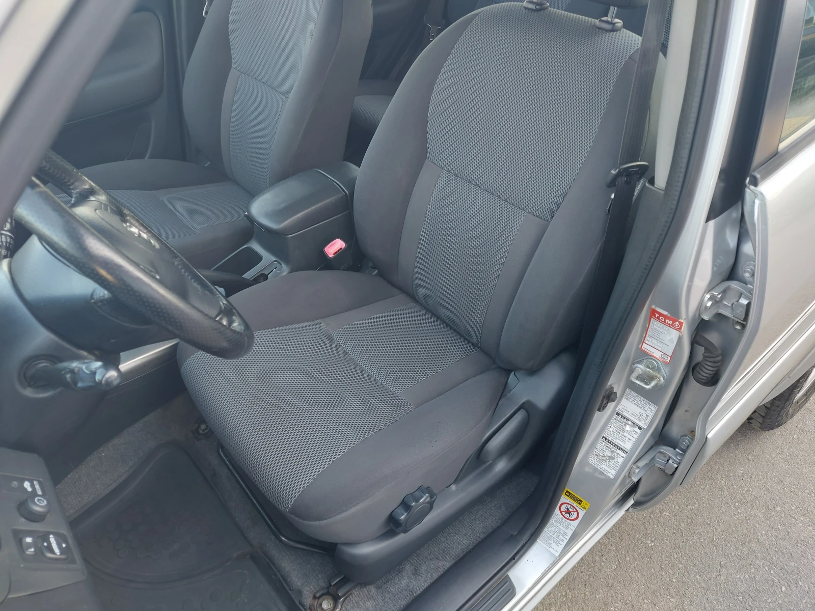 Toyota Rav4 2.0* D-4D* FACELIFT* ИТАЛИЯ, снимка 8 - Автомобили и джипове - 54229339