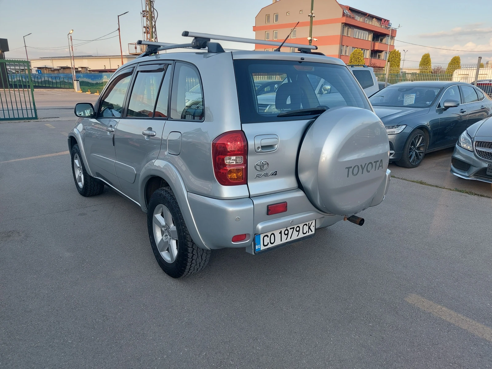 Toyota Rav4 2.0* D-4D* FACELIFT* ИТАЛИЯ, снимка 6 - Автомобили и джипове - 54229339