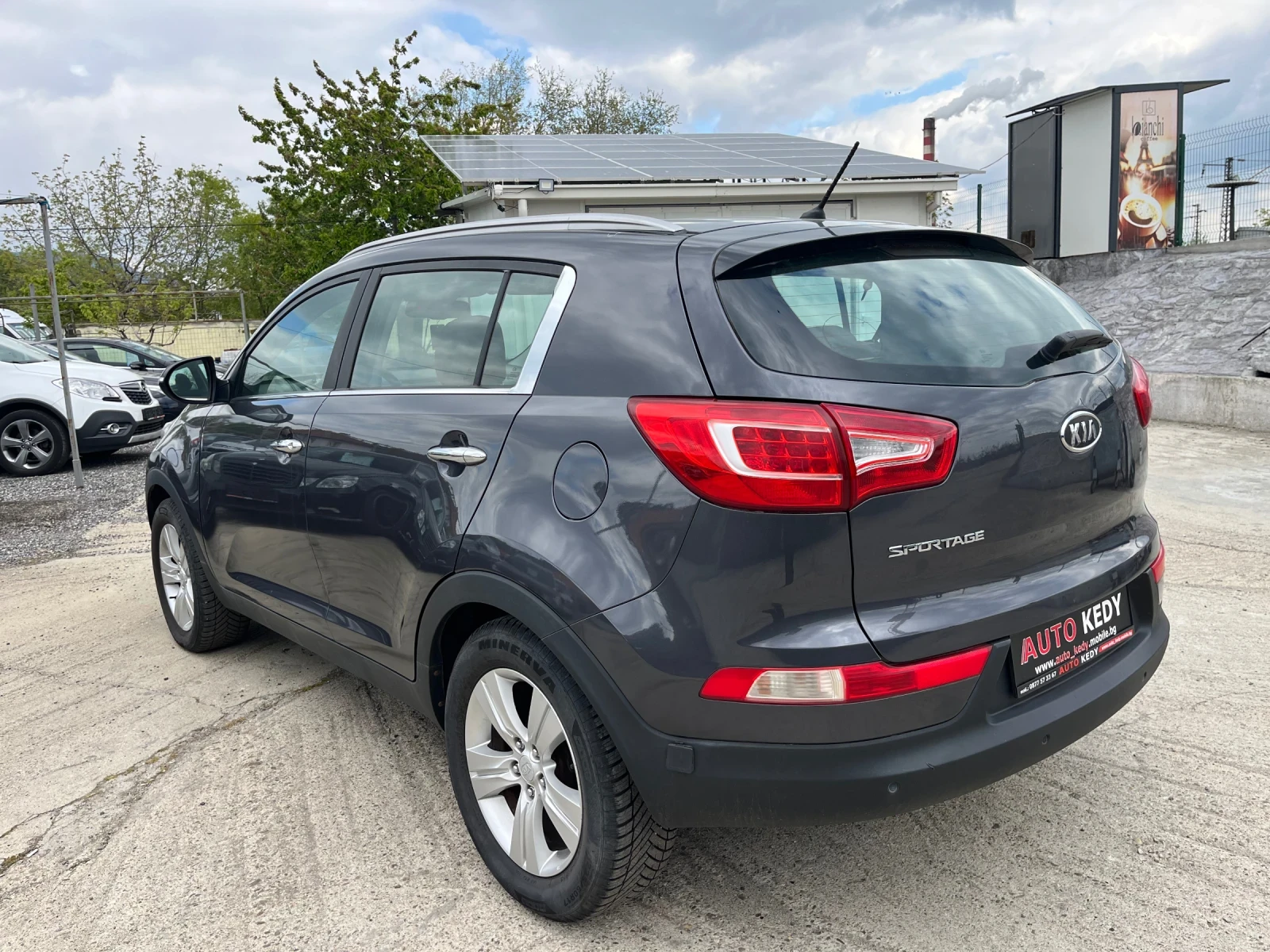 Kia Sportage 2.0i LPG, снимка 4 - Автомобили и джипове - 54392123