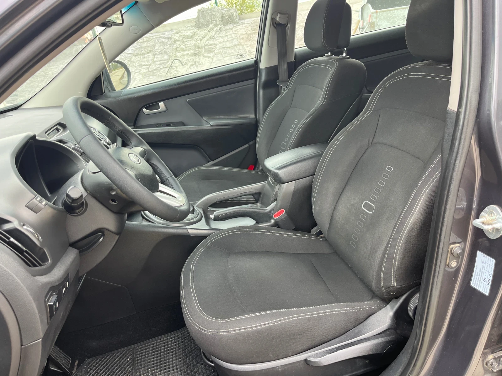 Kia Sportage 2.0i LPG, снимка 8 - Автомобили и джипове - 54392123