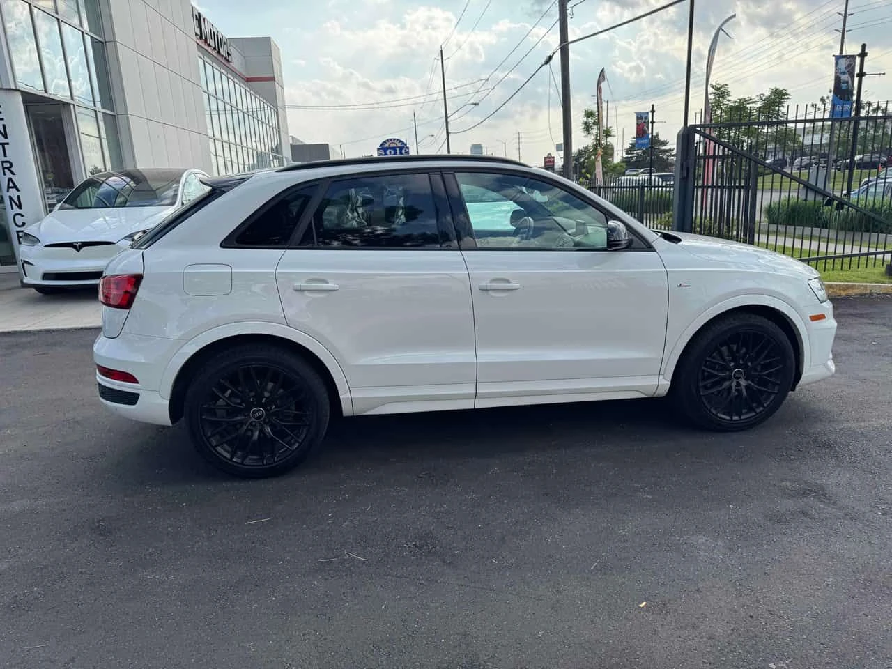 Audi Q3 | Technik | CARFAX | БЕЗ ПЪРВОНАЧАЛНА ВНОСКА | , снимка 3 - Автомобили и джипове - 55125225