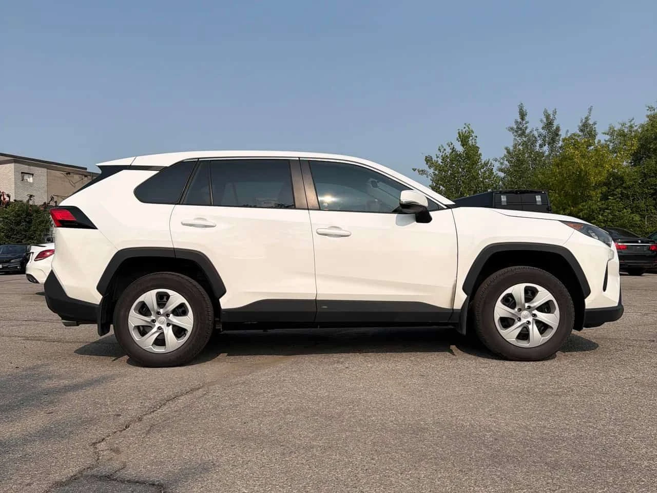 Toyota Rav4 * LE * CARFAX * БЕЗ ПЪРВОНАЧАЛНА ВНОСКА, снимка 3 - Автомобили и джипове - 55435435