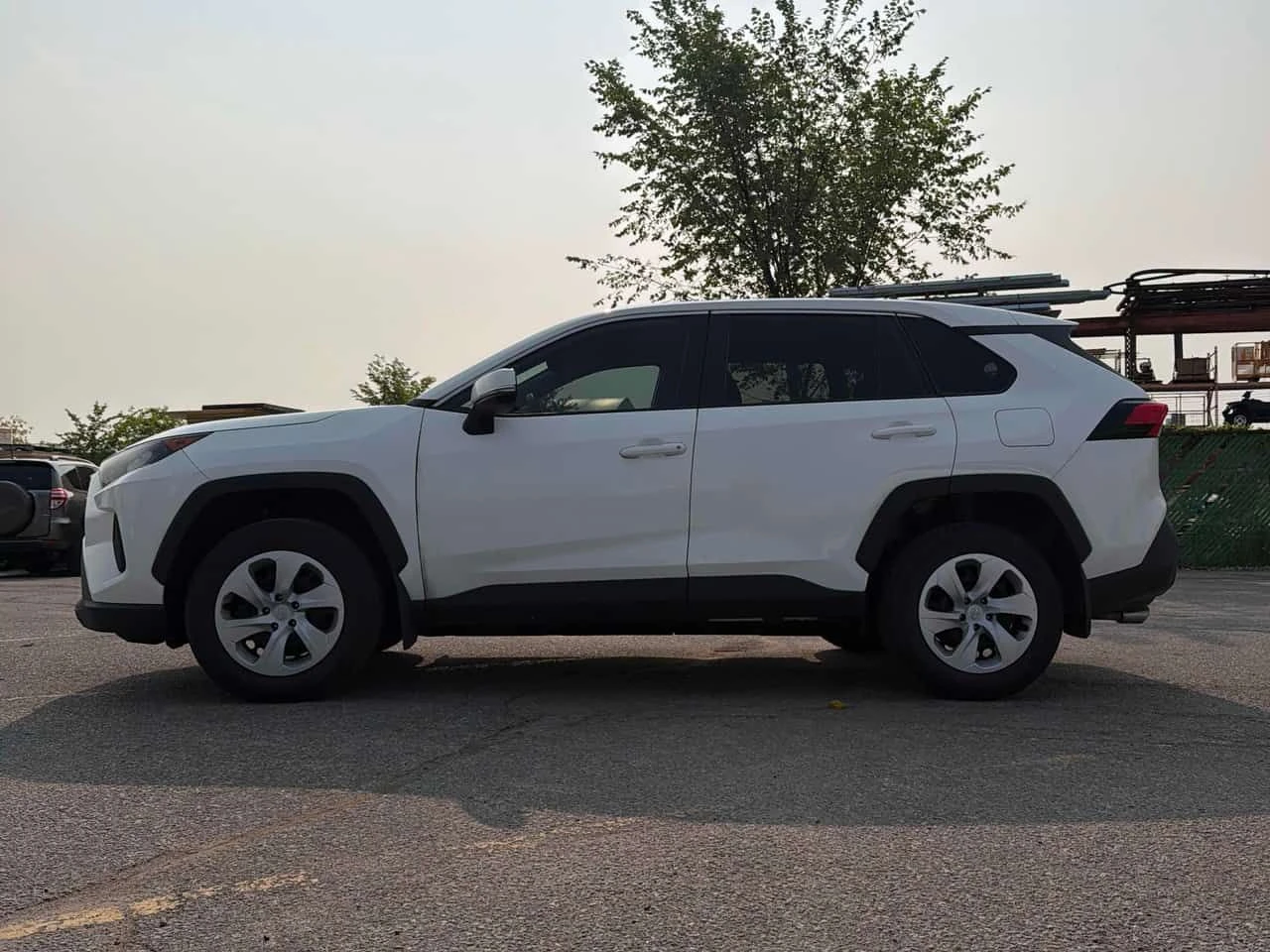 Toyota Rav4 * LE * CARFAX * БЕЗ ПЪРВОНАЧАЛНА ВНОСКА, снимка 2 - Автомобили и джипове - 55435435