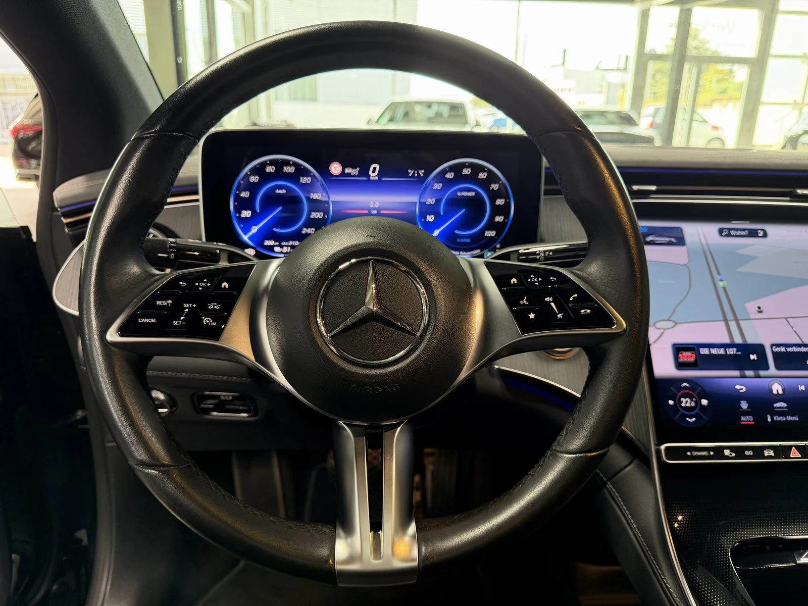 Mercedes-Benz EQE 300/245HP/AMG/DISTR/MEMO/CAM/880z, снимка 9 - Автомобили и джипове - 56083287