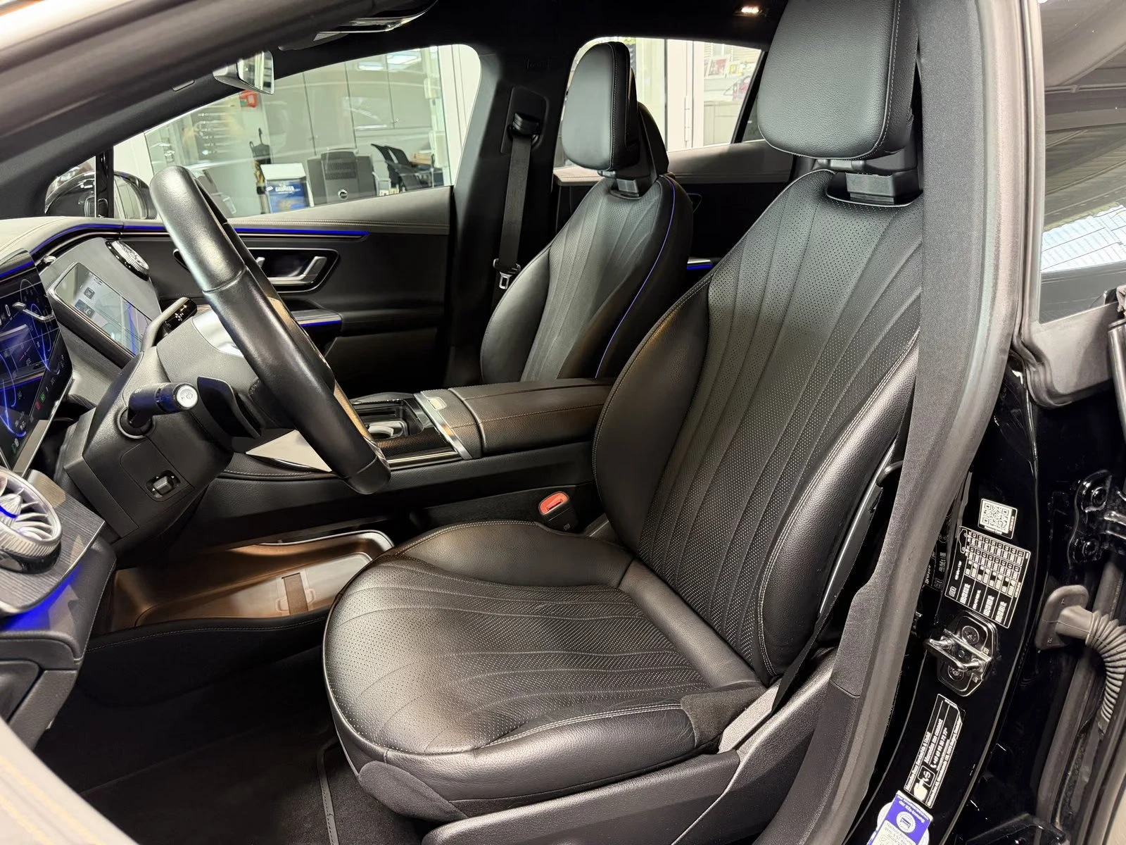 Mercedes-Benz EQE 300/245HP/AMG/DISTR/MEMO/CAM/880z, снимка 11 - Автомобили и джипове - 56083287