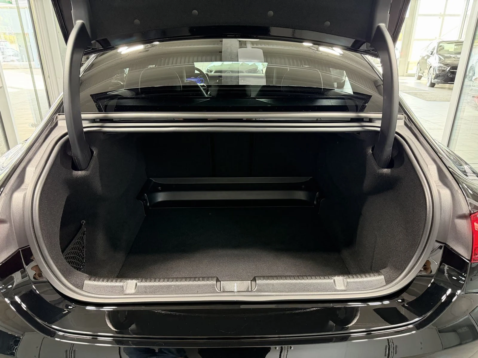 Mercedes-Benz EQE 300/245HP/AMG/DISTR/MEMO/CAM/880z, снимка 8 - Автомобили и джипове - 56083287