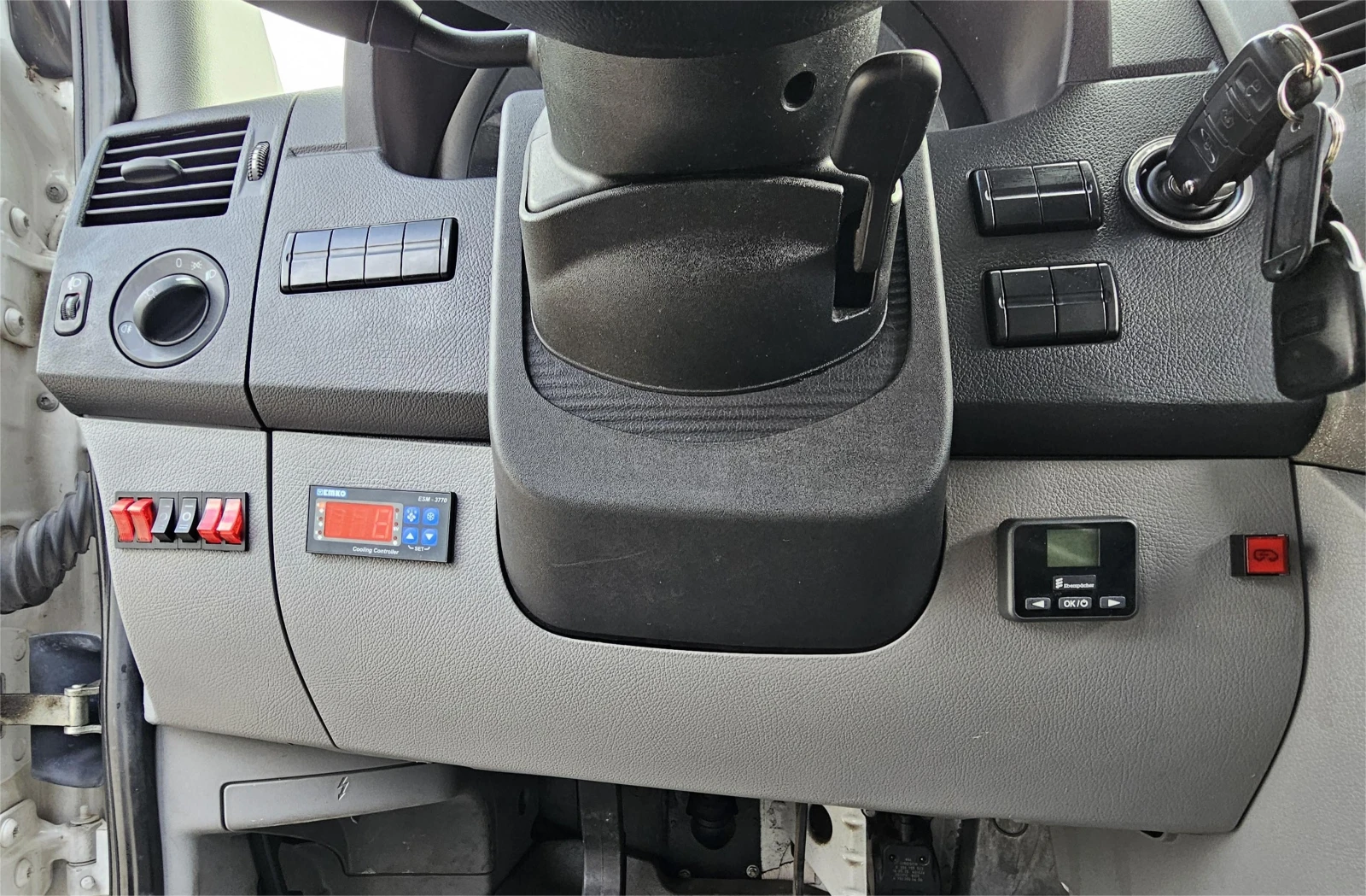 VW Crafter, снимка 12 - Бусове и автобуси - 54462309