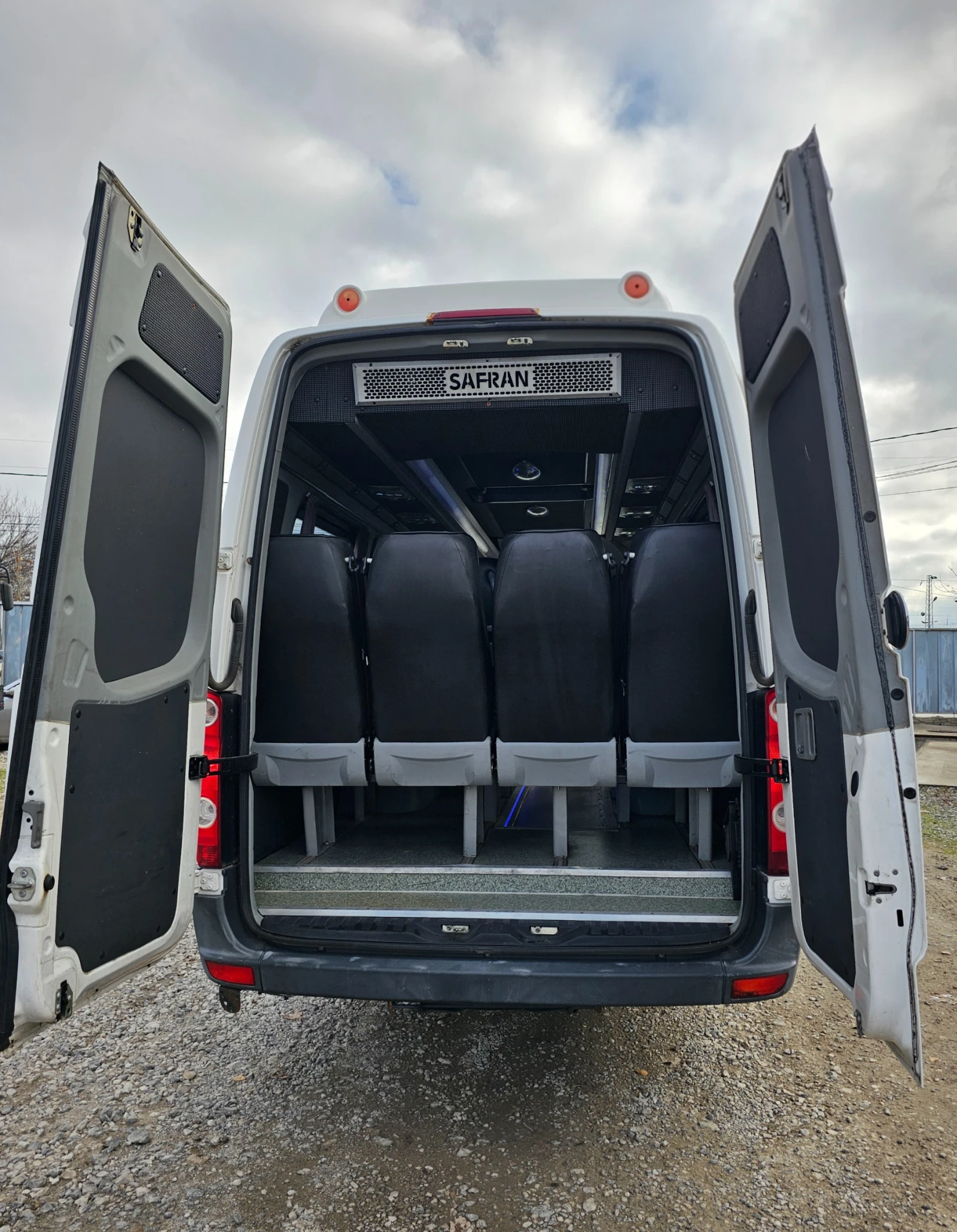 VW Crafter, снимка 16 - Бусове и автобуси - 54462309