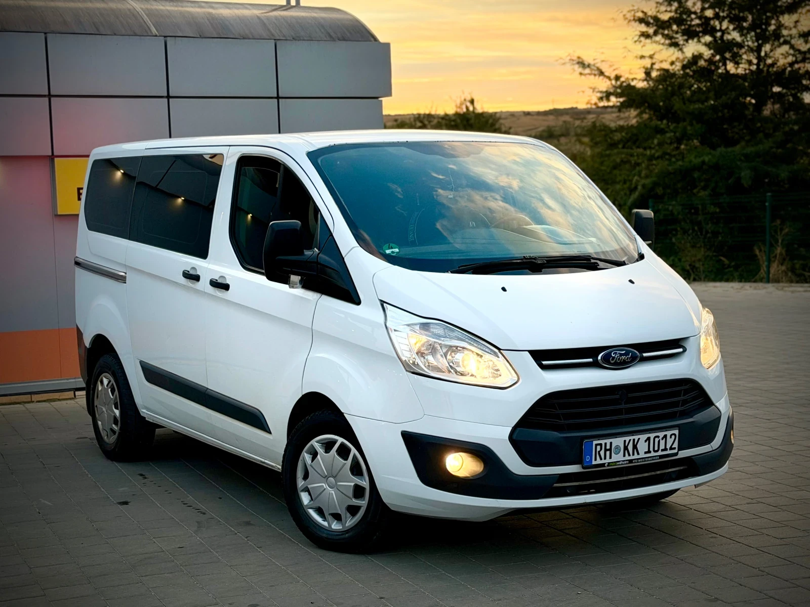Ford Transit CUSTOM 8+ 1 , снимка 2 - Бусове и автобуси - 56202011