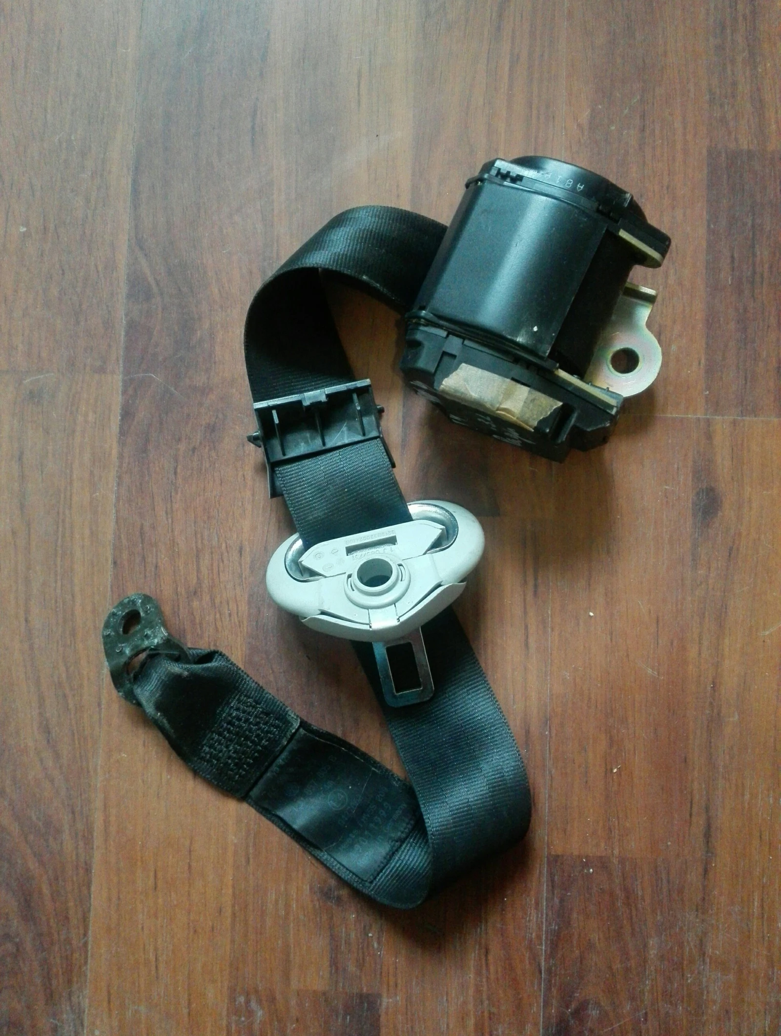      4 :1J0857805B | Mobile.bg   1