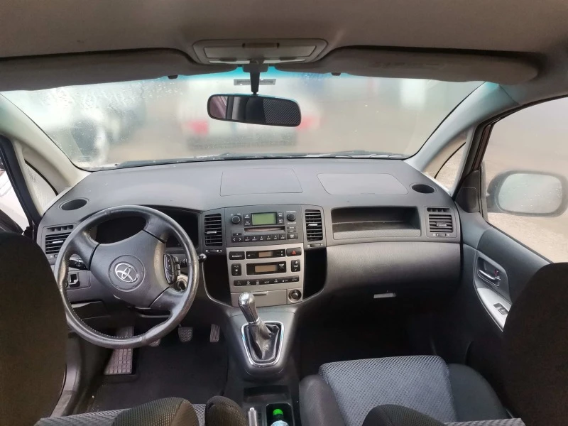 Toyota Corolla verso 2.0, снимка 6 - Автомобили и джипове - 42739413