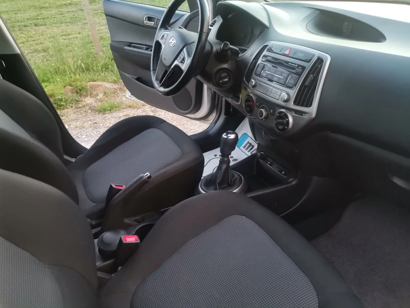 Hyundai I20 1.4 Blue Drive , снимка 9 - Автомобили и джипове - 46511777