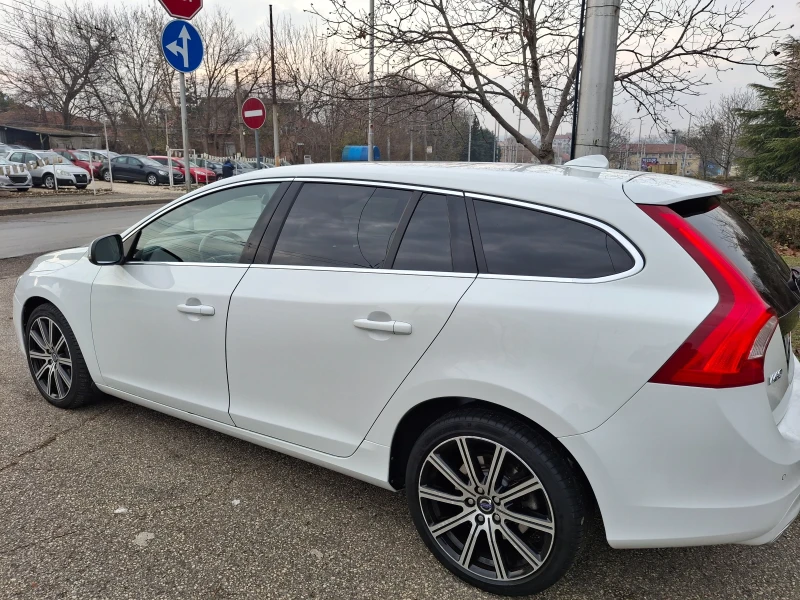 Volvo V60 D4 181к.с.евро 6, снимка 4 - Автомобили и джипове - 48509522