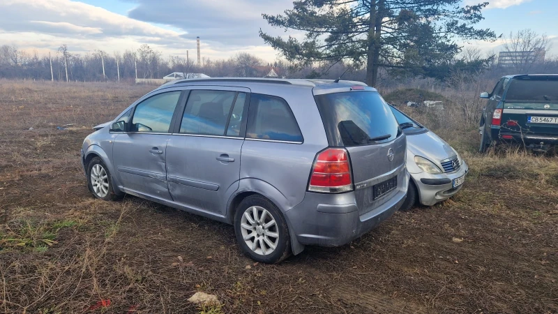 Opel Zafira 1.8, снимка 4 - Автомобили и джипове - 48874507