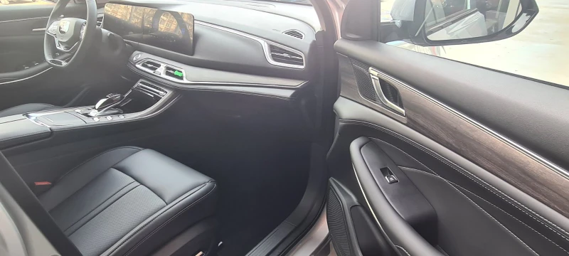 DONGFENG E5 1.5i Plug in Hybrid, снимка 10 - Автомобили и джипове - 52548523