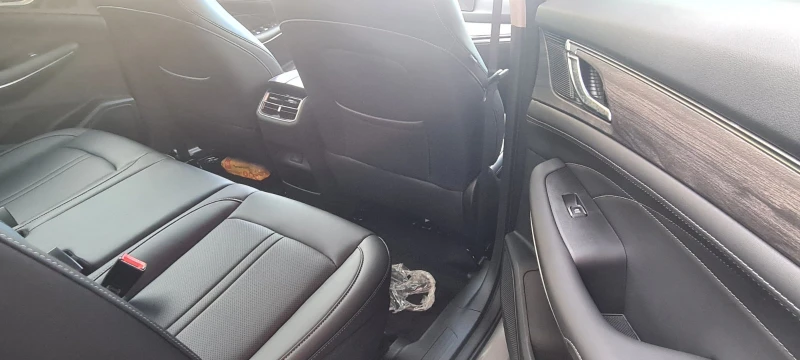 DONGFENG E5 1.5i Plug in Hybrid, снимка 11 - Автомобили и джипове - 52548523