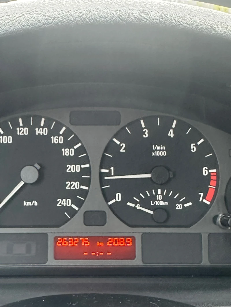 BMW 318, снимка 7 - Автомобили и джипове - 52548394