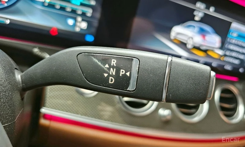 Mercedes-Benz E 300, снимка 9 - Автомобили и джипове - 52938959