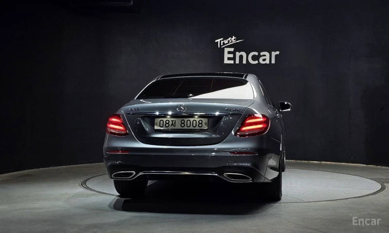 Mercedes-Benz E 300, снимка 4 - Автомобили и джипове - 52938959