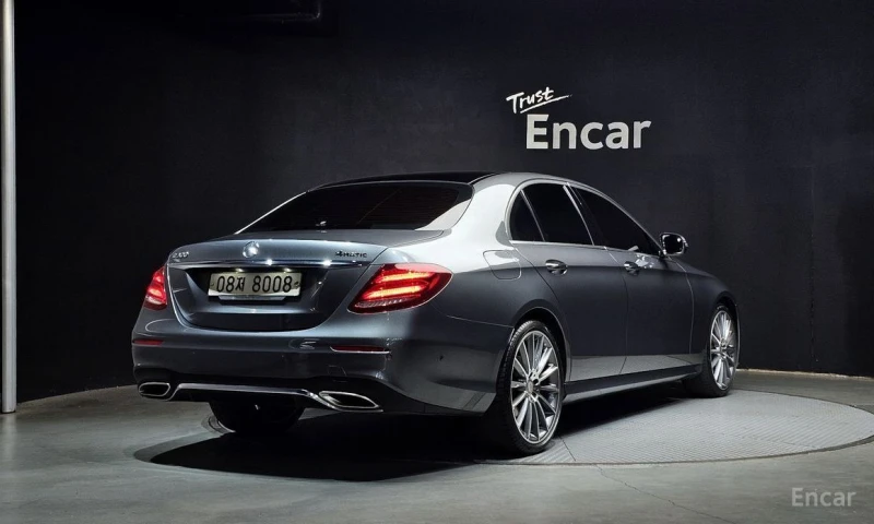 Mercedes-Benz E 300, снимка 2 - Автомобили и джипове - 52938959