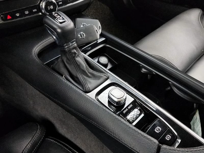 Volvo V90 D5 AWD| 190к.с.| ВКЛ.ТЕХНОТЕСТ, снимка 9 - Автомобили и джипове - 55401298