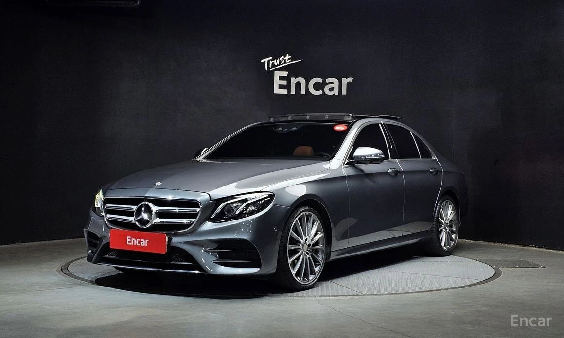 Mercedes-Benz E 300, снимка 1