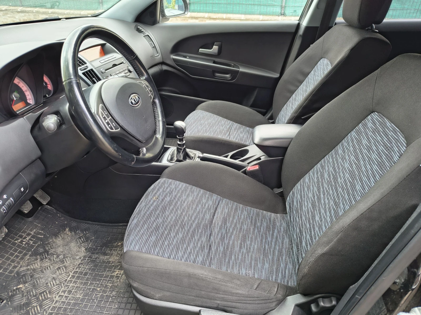 Kia Ceed 1.6crdi 90кс - изображение 8
