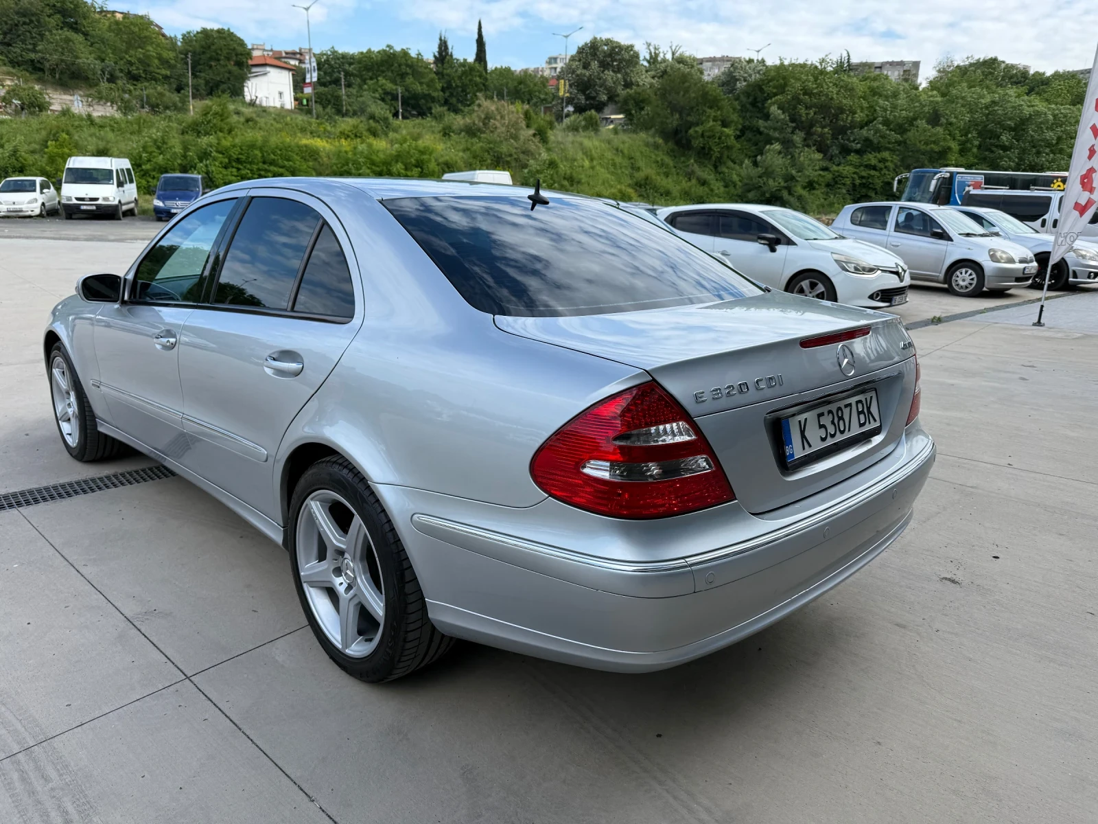 Mercedes-Benz E 320 AVANTGARDE/NAVI/4-MATIC - изображение 3