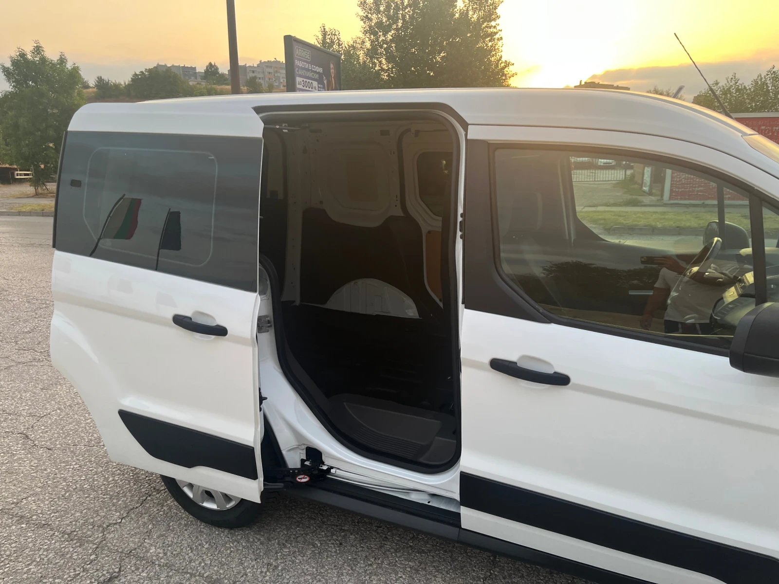 Ford Connect 1.5D Avtomatik Evro 6 - изображение 10