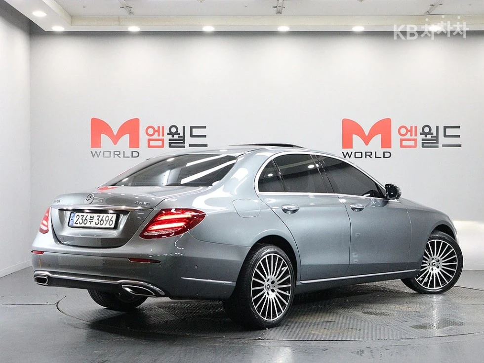 Mercedes-Benz E 300 Mercedes -Benz E300 4Matic Exlusive  - изображение 4