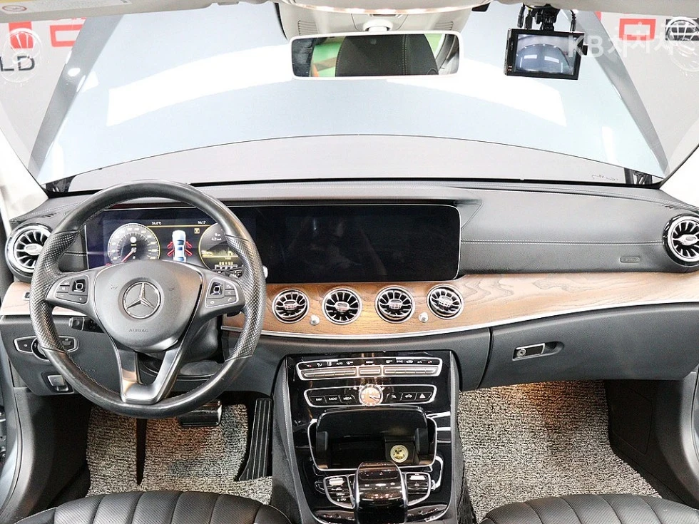 Mercedes-Benz E 300 Mercedes -Benz E300 4Matic Exlusive  - изображение 8