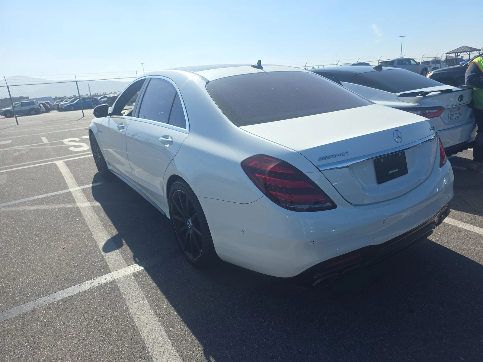 Mercedes-Benz S 63 AMG 4MATIC* Designo* DISTRONIC* PANORAMA* Massage* Кра - изображение 5