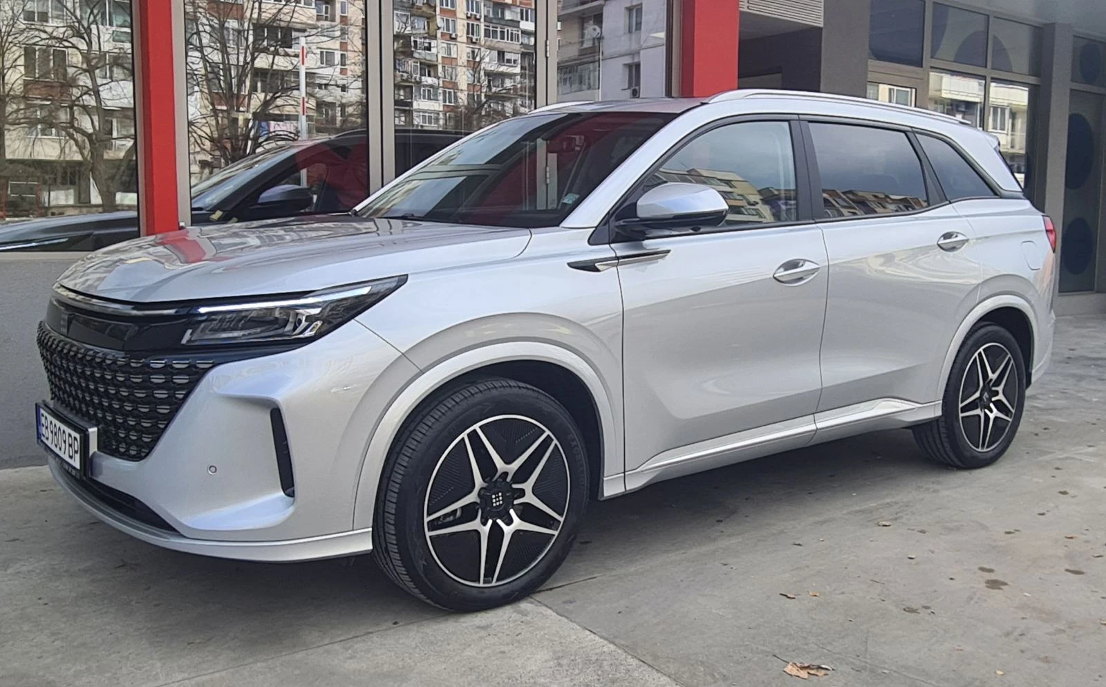 DONGFENG E5 1.5i Plug in Hybrid - изображение 2