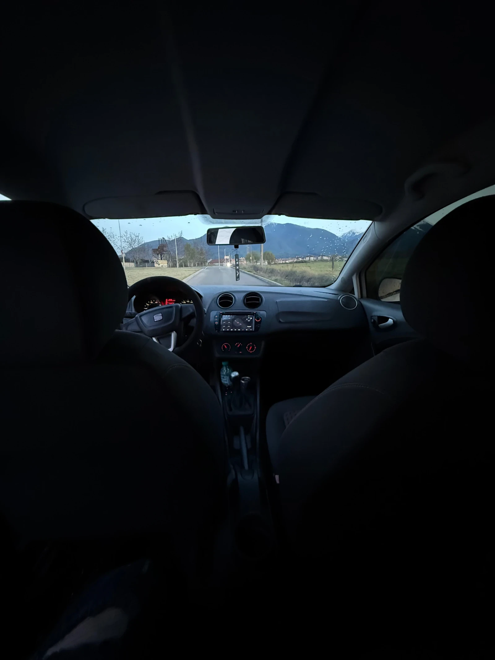 Seat Ibiza Нов внос!Регистрирана обслужена качваш се и караш!, снимка 15 - Автомобили и джипове - 54467946