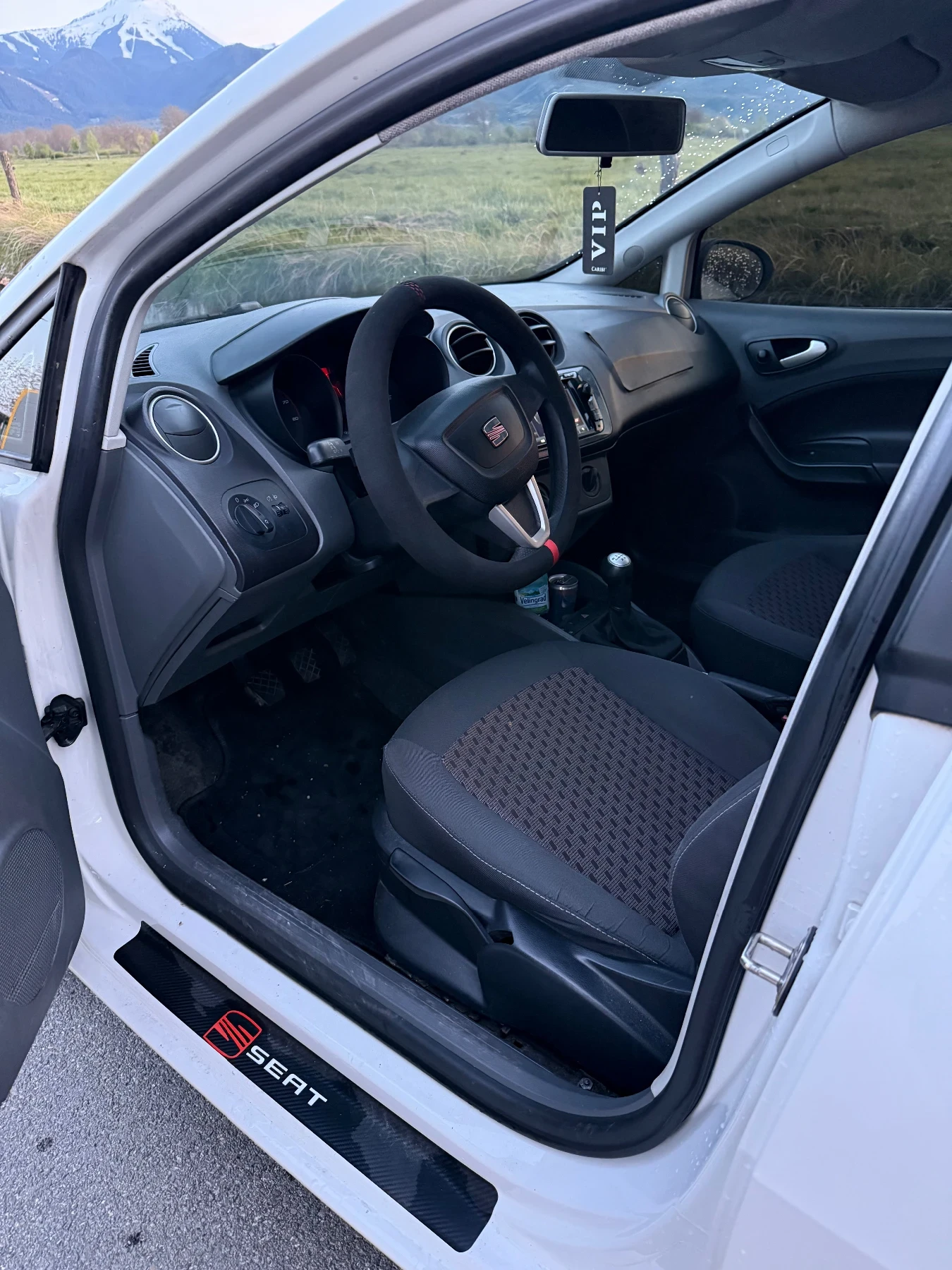 Seat Ibiza Нов внос!Регистрирана обслужена качваш се и караш!, снимка 12 - Автомобили и джипове - 54467946
