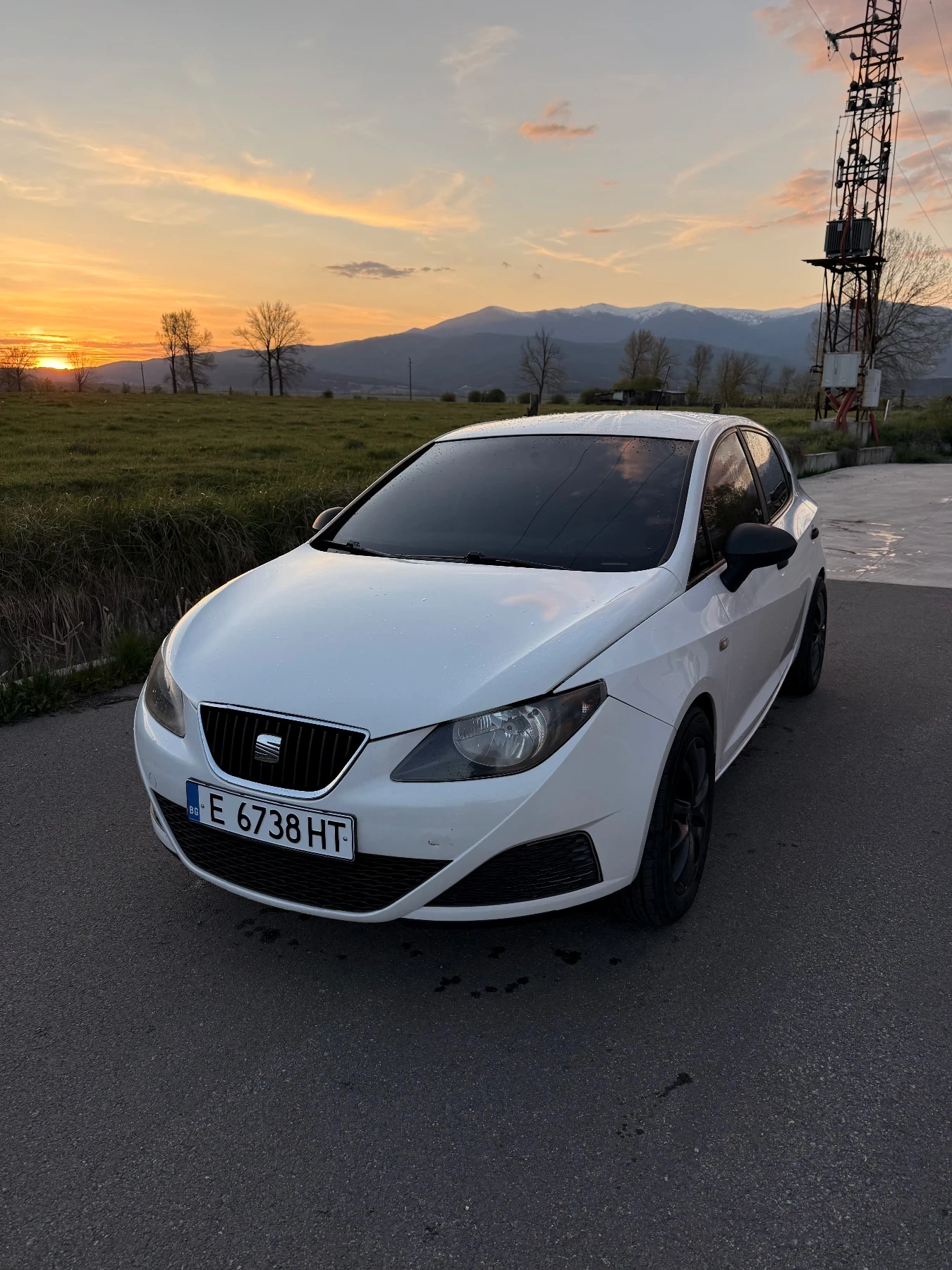 Seat Ibiza Нов внос!Регистрирана обслужена качваш се и караш!, снимка 2 - Автомобили и джипове - 54467946
