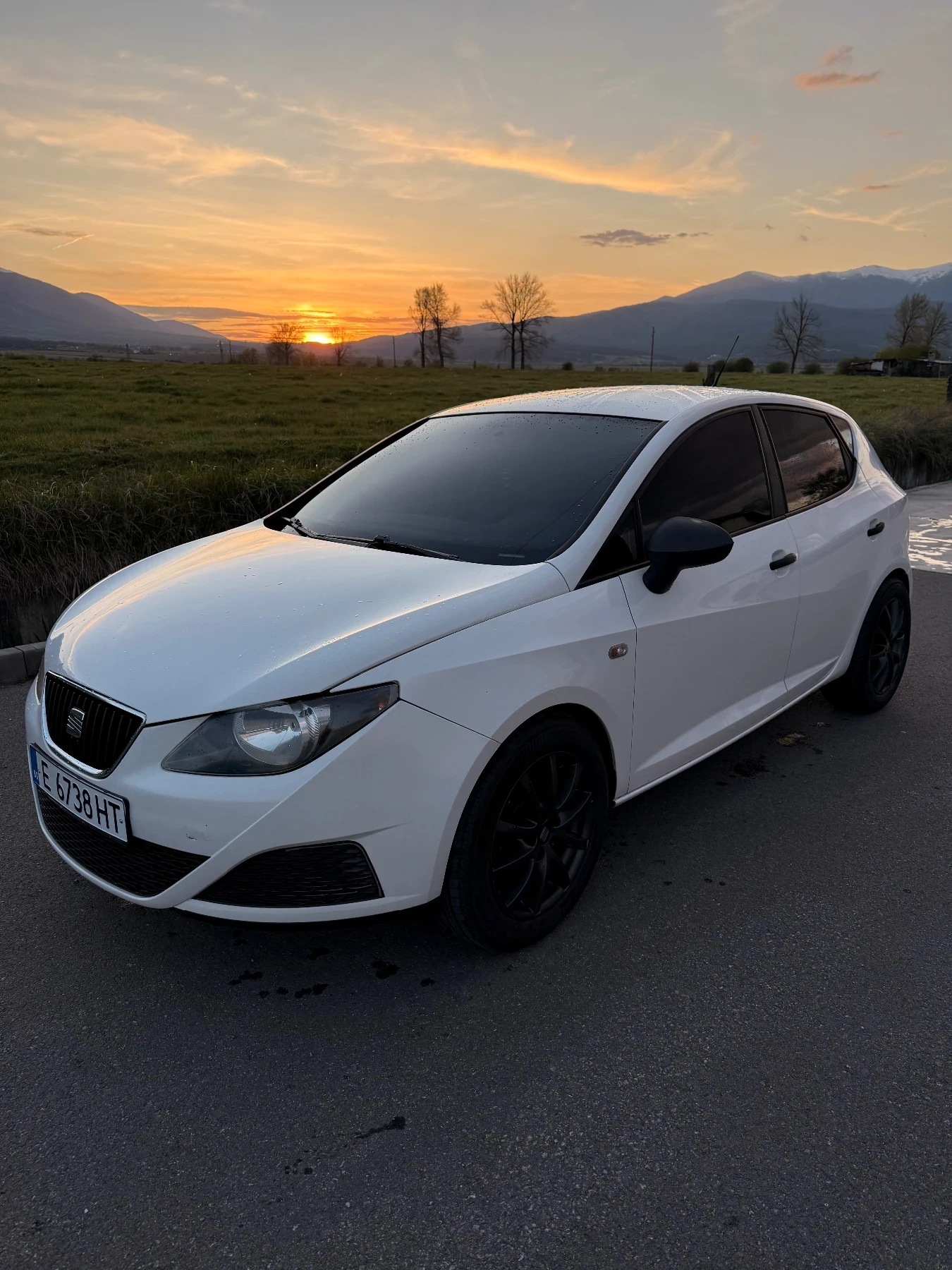 Seat Ibiza Нов внос!Регистрирана обслужена качваш се и караш!