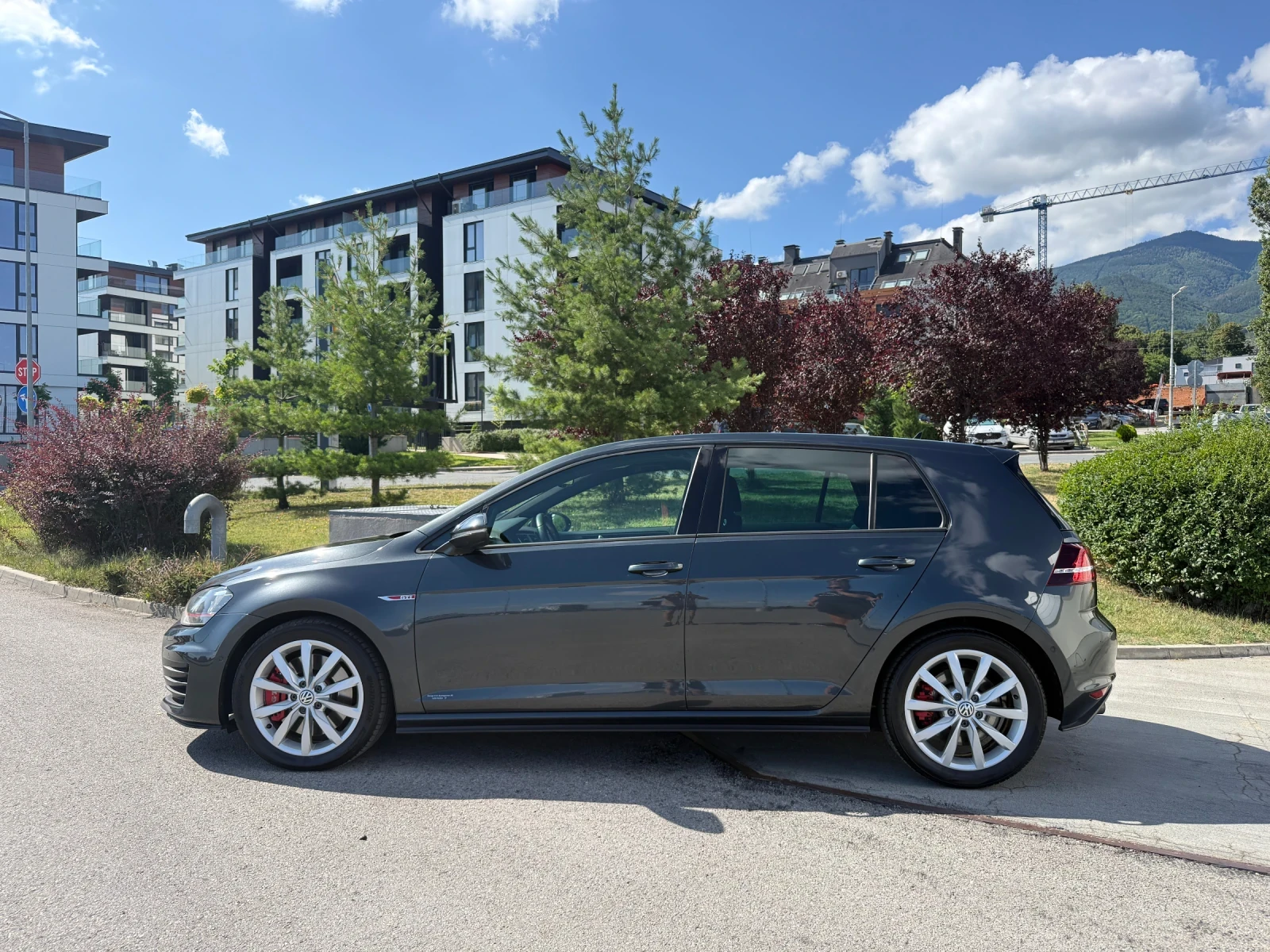 VW Golf 2.0 GTI PERFORMANCE! Дистроник! Автомат, снимка 6 - Автомобили и джипове - 55392514