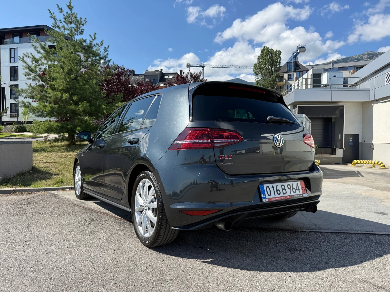 VW Golf 2.0 GTI PERFORMANCE! Дистроник! Автомат, снимка 9 - Автомобили и джипове - 55392514