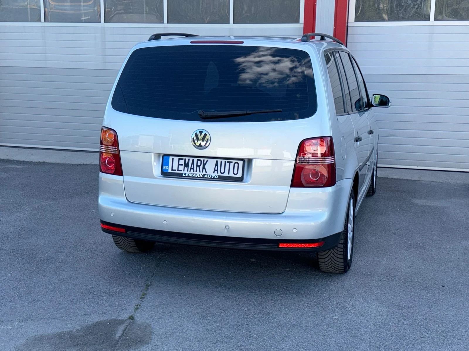 VW Touran 1.9TDI AUTOMATIK DSG KLIMATRONIK ЛИЗИНГ!!!, снимка 8 - Автомобили и джипове - 55826354