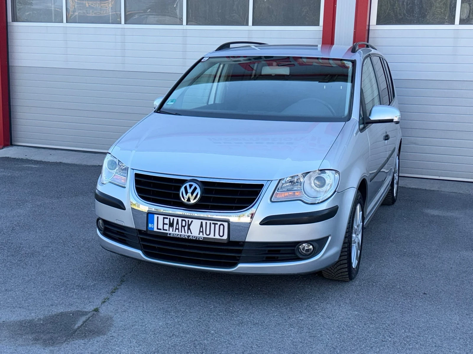 VW Touran 1.9TDI AUTOMATIK DSG KLIMATRONIK ЛИЗИНГ!!!, снимка 2 - Автомобили и джипове - 55826354