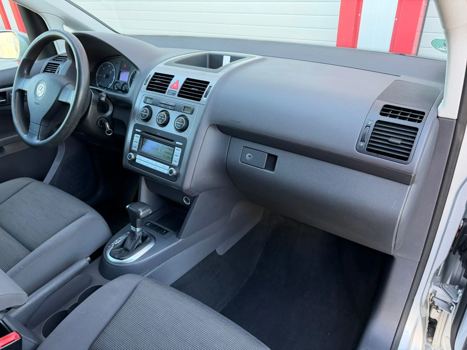 VW Touran 1.9TDI AUTOMATIK DSG KLIMATRONIK ЛИЗИНГ!!!, снимка 15 - Автомобили и джипове - 55826354