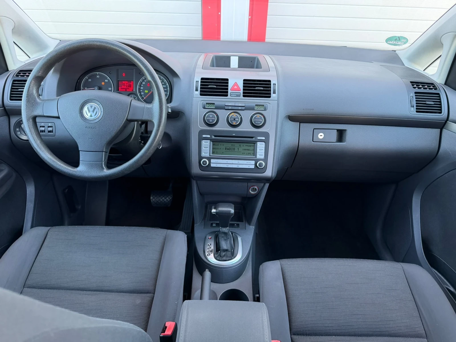 VW Touran 1.9TDI AUTOMATIK DSG KLIMATRONIK ЛИЗИНГ!!!, снимка 14 - Автомобили и джипове - 55826354