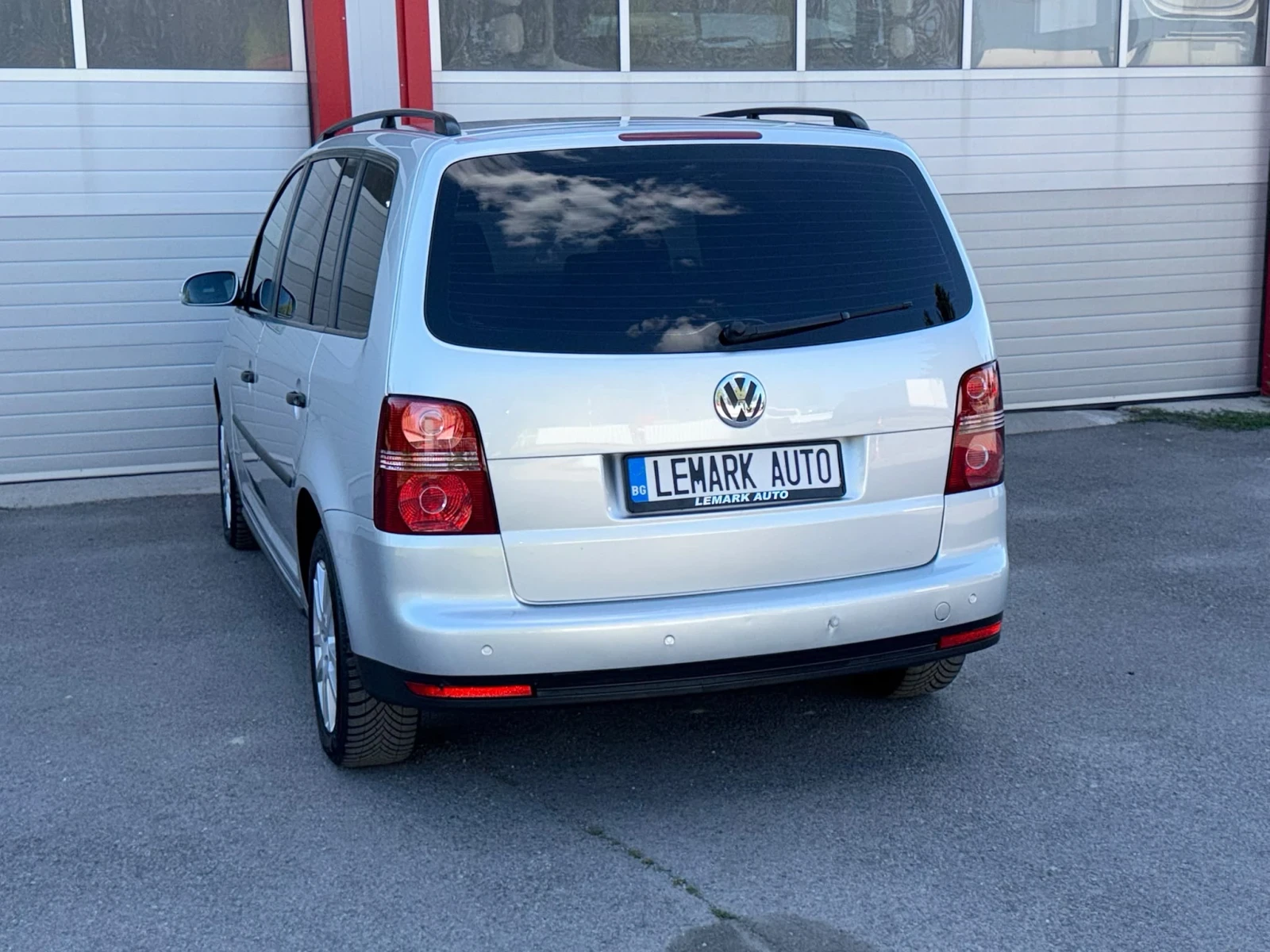 VW Touran 1.9TDI AUTOMATIK DSG KLIMATRONIK ЛИЗИНГ!!!, снимка 9 - Автомобили и джипове - 55826354