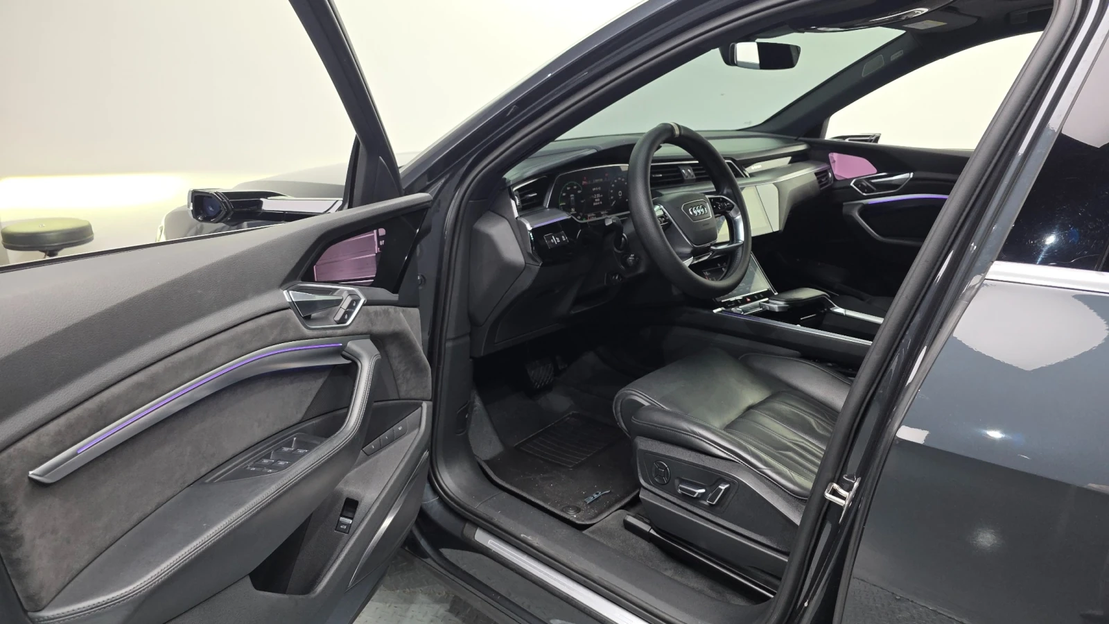 Audi E-Tron 55 Quattro , снимка 5 - Автомобили и джипове - 56012074