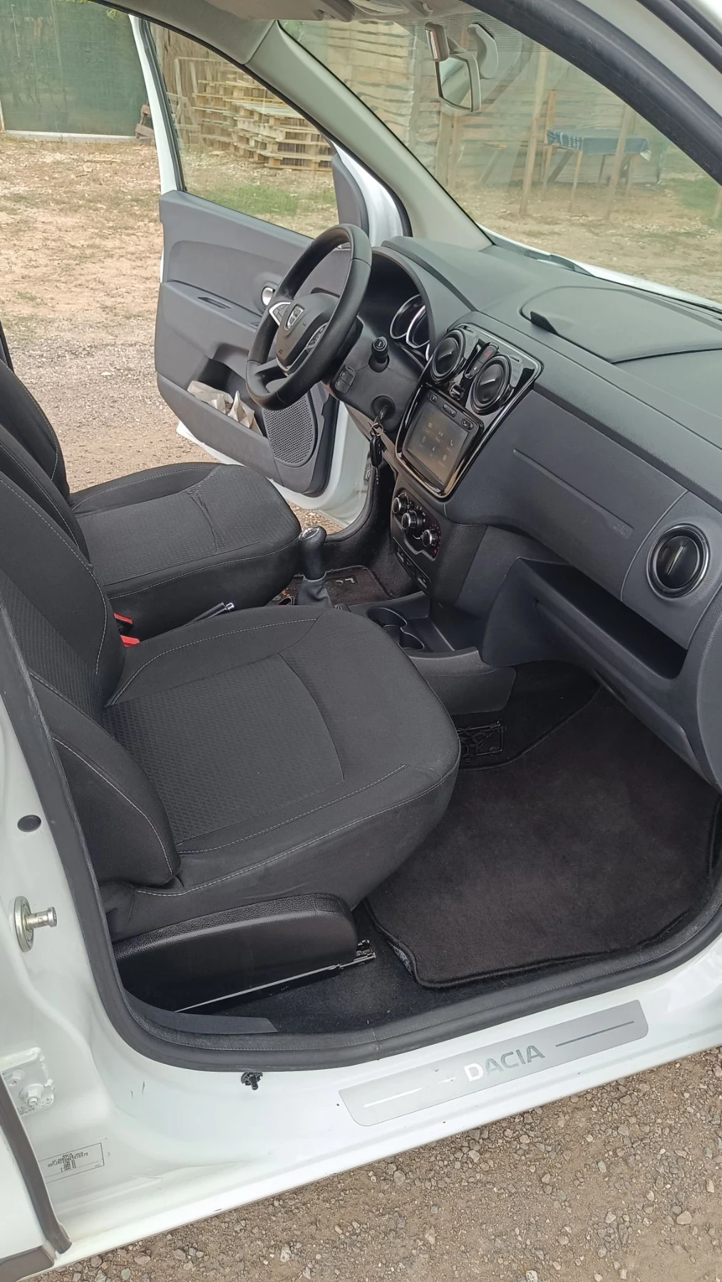 Dacia Lodgy, снимка 8 - Автомобили и джипове - 56517860