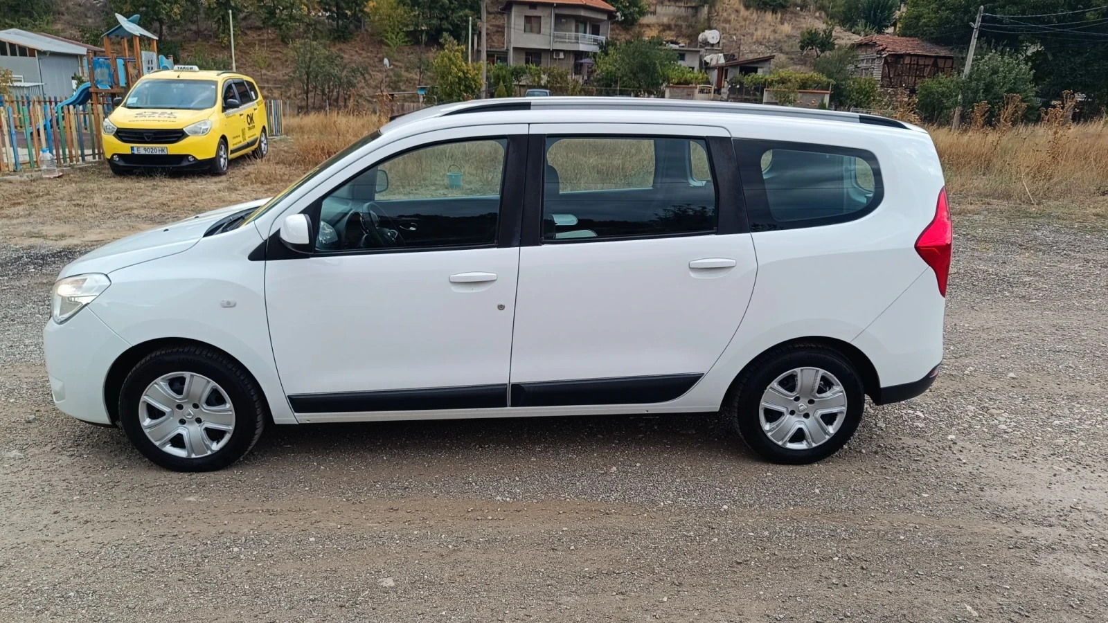 Dacia Lodgy, снимка 2 - Автомобили и джипове - 56517860